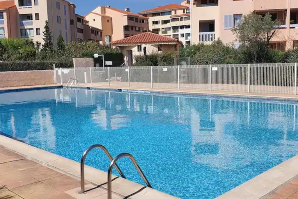 Appartement Spacieux 65M2, Avec Piscine Et Parking Fréjus エクステリア 写真