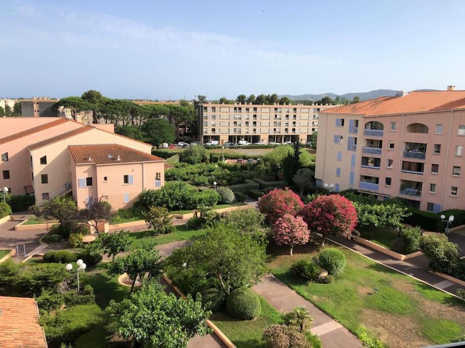 Appartement Spacieux 65M2, Avec Piscine Et Parking Fréjus エクステリア 写真